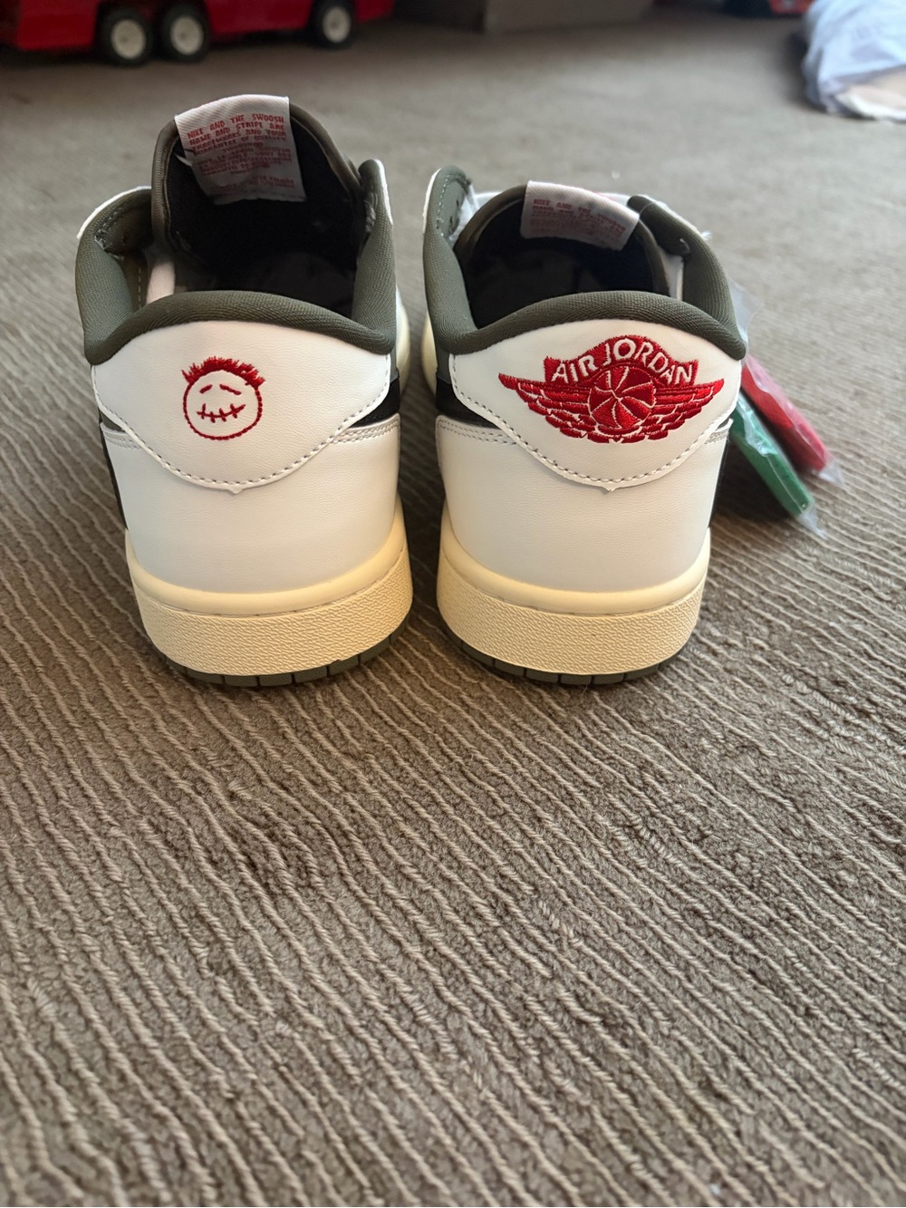 Nike Air Jordan 1 travis scott “medium olive” - Picture 4 of 7